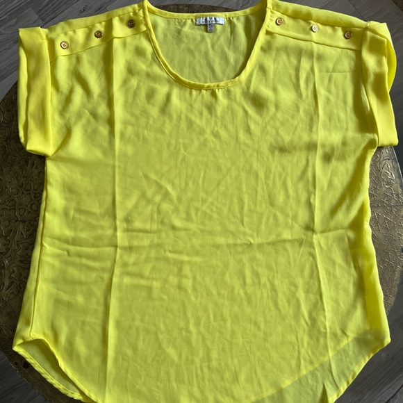 MPH COLLECTION Pellow Short Sleeve Blouse - NWOT - Size: PL - Picture 1 of 4